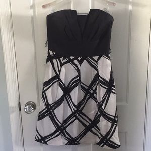 White House black market strapless dress w/pockets